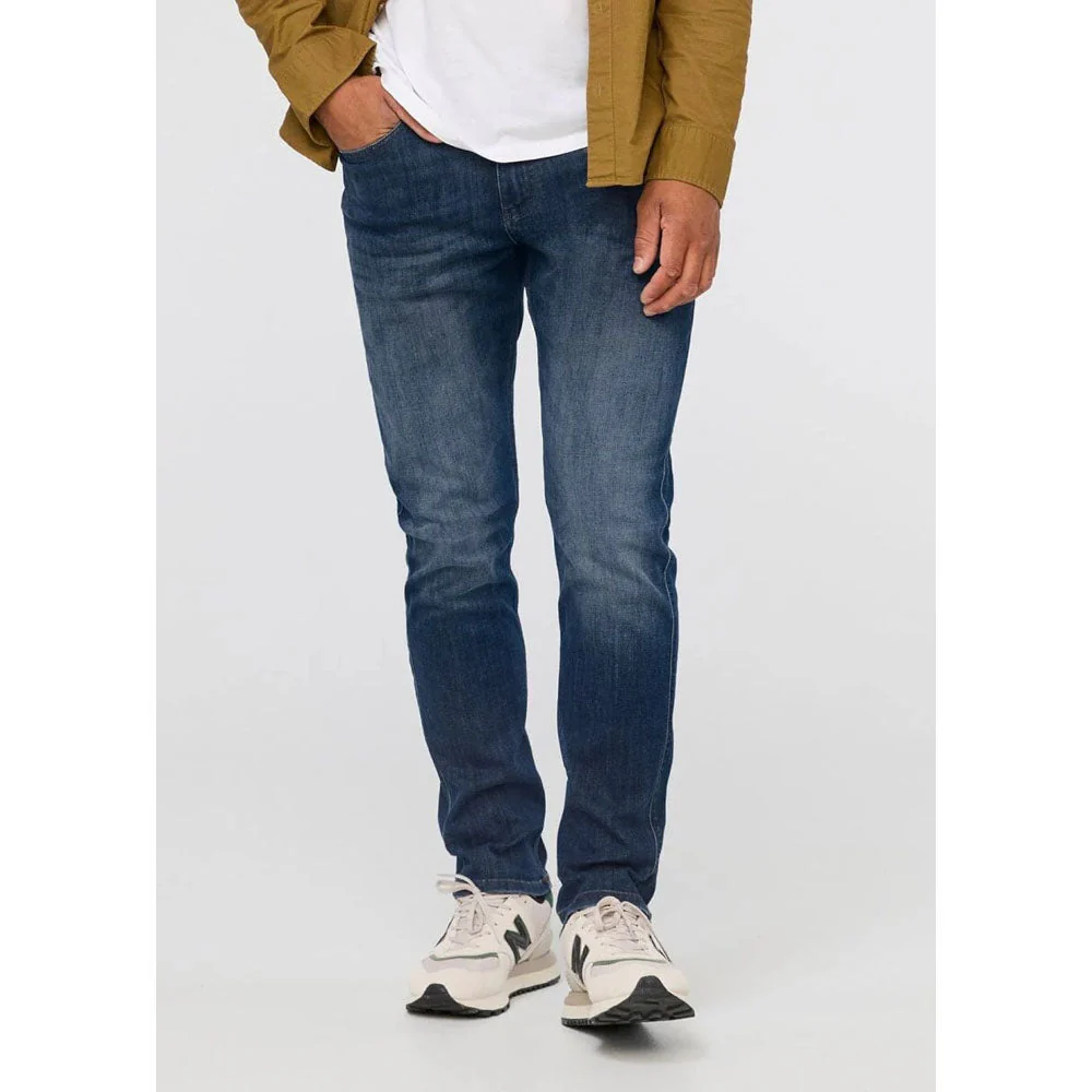Men's Performance Denim Relaxed Taper - 30" Inseam - Image 9