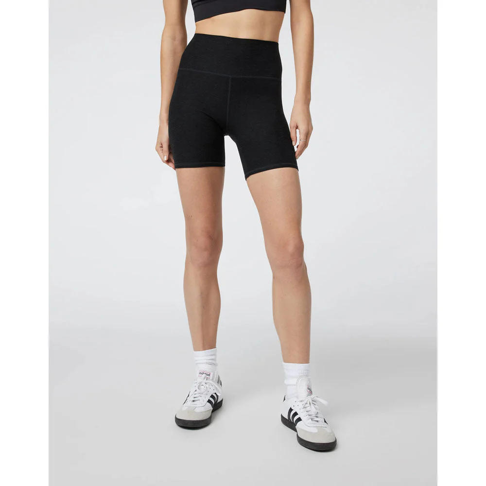W Clean Elevation Shorty - Image 4